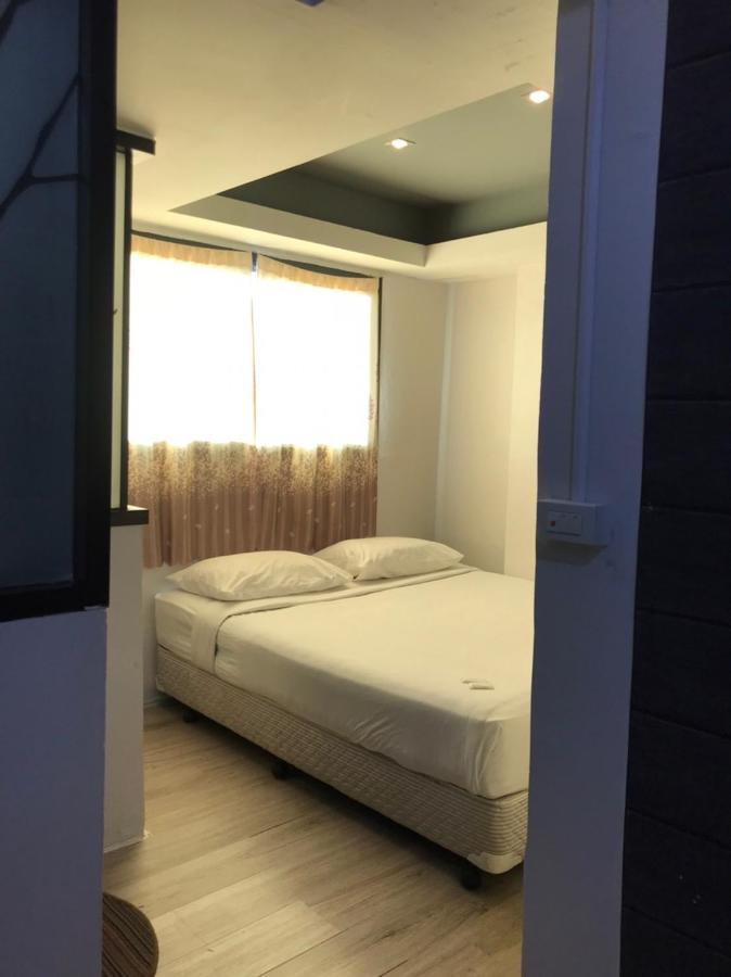 Rod Fai Fah Apartment Bangkok Buitenkant foto