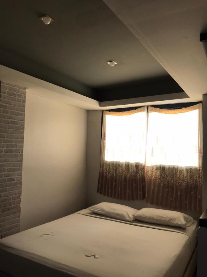 Rod Fai Fah Apartment Bangkok Buitenkant foto