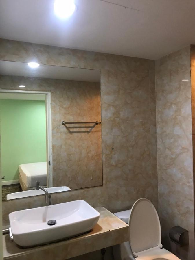 Rod Fai Fah Apartment Bangkok Buitenkant foto
