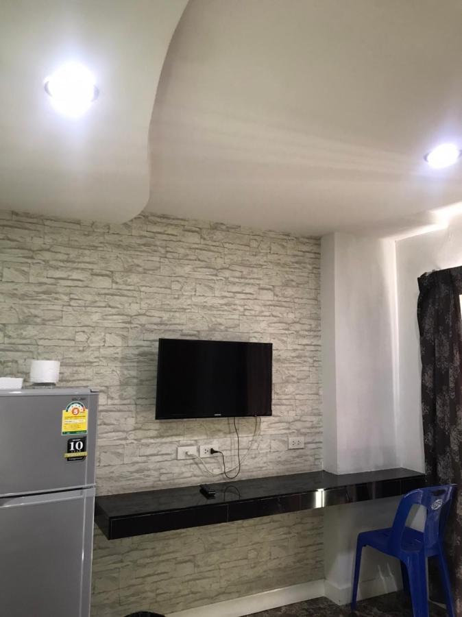 Rod Fai Fah Apartment Bangkok Buitenkant foto